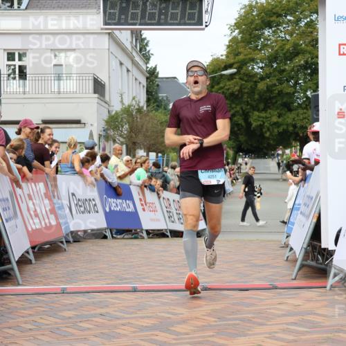 31.08.2025 - 21. Blankeneser Heldenlauf Strokosch-Dieckow http://msf.ph/oto/8659756 31.08.2025 11:43:51 Ziel 4251 meine-sportfotos.de