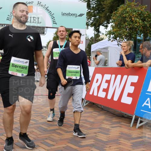 31.08.2025 - 21. Blankeneser Heldenlauf Strokosch-Dieckow http://msf.ph/oto/8660042 31.08.2025 11:36:04 Ziel 3607, 3722, 3072 meine-sportfotos.de