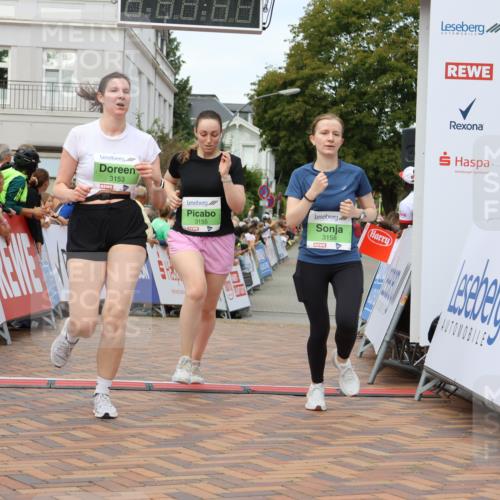 31.08.2025 - 21. Blankeneser Heldenlauf Strokosch-Dieckow http://msf.ph/oto/8660074 31.08.2025 11:35:41 Ziel 3153, 3158, 3155 meine-sportfotos.de