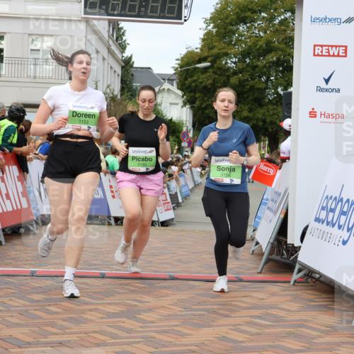 31.08.2025 - 21. Blankeneser Heldenlauf Strokosch-Dieckow http://msf.ph/oto/8660077 31.08.2025 11:35:41 Ziel 3153, 3158, 3155 meine-sportfotos.de