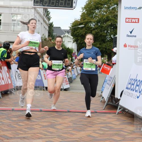 31.08.2025 - 21. Blankeneser Heldenlauf Strokosch-Dieckow http://msf.ph/oto/8660079 31.08.2025 11:35:41 Ziel 3153, 3158, 3155 meine-sportfotos.de