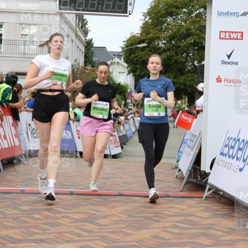 31.08.2025 - 21. Blankeneser Heldenlauf Strokosch-Dieckow http://msf.ph/oto/8660081 31.08.2025 11:35:41 Ziel 3153, 3158, 3155 meine-sportfotos.de