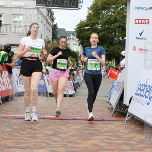 31.08.2025 - 21. Blankeneser Heldenlauf Strokosch-Dieckow http://msf.ph/oto/8660083 31.08.2025 11:35:41 Ziel 3153, 3158, 3155 meine-sportfotos.de