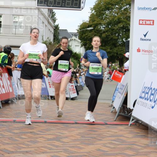31.08.2025 - 21. Blankeneser Heldenlauf Strokosch-Dieckow http://msf.ph/oto/8660085 31.08.2025 11:35:41 Ziel 3153, 3158, 3155 meine-sportfotos.de