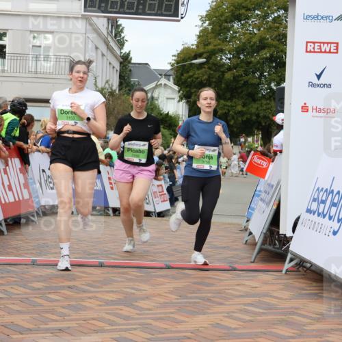 31.08.2025 - 21. Blankeneser Heldenlauf Strokosch-Dieckow http://msf.ph/oto/8660089 31.08.2025 11:35:41 Ziel 3153, 3158, 3155 meine-sportfotos.de