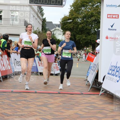 31.08.2025 - 21. Blankeneser Heldenlauf Strokosch-Dieckow http://msf.ph/oto/8660097 31.08.2025 11:35:40 Ziel 3153, 3158, 3155 meine-sportfotos.de