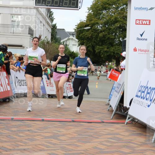 31.08.2025 - 21. Blankeneser Heldenlauf Strokosch-Dieckow http://msf.ph/oto/8660111 31.08.2025 11:35:40 Ziel 3153, 3158, 3155 meine-sportfotos.de