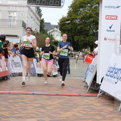 31.08.2025 - 21. Blankeneser Heldenlauf Strokosch-Dieckow http://msf.ph/oto/8660115 31.08.2025 11:35:40 Ziel 3153, 3158, 3155 meine-sportfotos.de