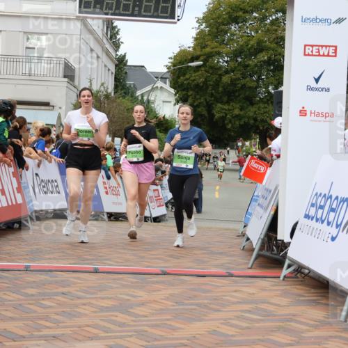 31.08.2025 - 21. Blankeneser Heldenlauf Strokosch-Dieckow http://msf.ph/oto/8660119 31.08.2025 11:35:40 Ziel 3153, 3158, 3155 meine-sportfotos.de