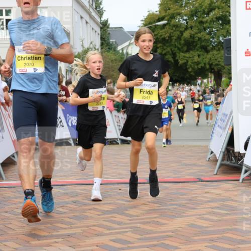 31.08.2025 - 21. Blankeneser Heldenlauf Strokosch-Dieckow http://msf.ph/oto/8660305 31.08.2025 10:25:55 Ziel 2342, 2472, 2070, 2241, 2243 meine-sportfotos.de