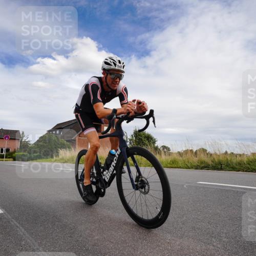 31.08.2025 - Elbe Triathlon Hamburg Michael Burmester http://msf.ph/oto/8660442 31.08.2025 15:13:16 Radfahren  meine-sportfotos.de