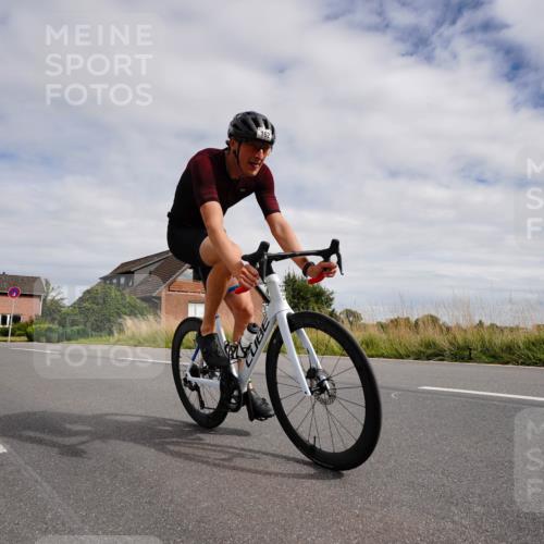 31.08.2025 - Elbe Triathlon Hamburg Michael Burmester http://msf.ph/oto/8660638 31.08.2025 15:29:42 Radfahren  meine-sportfotos.de