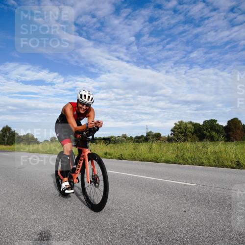 31.08.2025 - Elbe Triathlon Hamburg Michael Burmester http://msf.ph/oto/8660822 31.08.2025 08:56:36 Radfahren 181, 260, 267, 373 meine-sportfotos.de