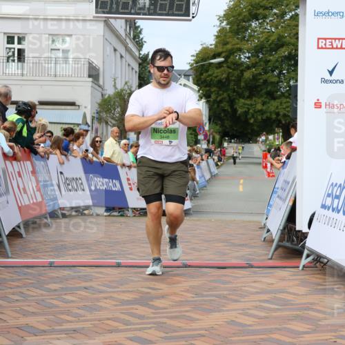 31.08.2025 - 21. Blankeneser Heldenlauf Strokosch-Dieckow http://msf.ph/oto/8661013 31.08.2025 11:28:21 Ziel 3449, 3448 meine-sportfotos.de