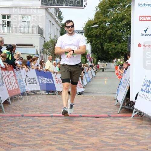 31.08.2025 - 21. Blankeneser Heldenlauf Strokosch-Dieckow http://msf.ph/oto/8661029 31.08.2025 11:28:21 Ziel 3449, 3448 meine-sportfotos.de