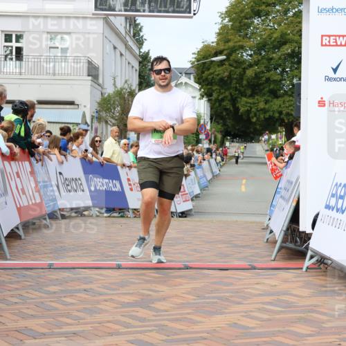 31.08.2025 - 21. Blankeneser Heldenlauf Strokosch-Dieckow http://msf.ph/oto/8661040 31.08.2025 11:28:20 Ziel 3449, 3448 meine-sportfotos.de