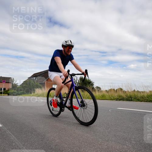 31.08.2025 - Elbe Triathlon Hamburg Michael Burmester http://msf.ph/oto/8661057 31.08.2025 15:52:46 Radfahren  meine-sportfotos.de