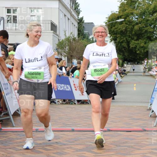 31.08.2025 - 21. Blankeneser Heldenlauf Strokosch-Dieckow http://msf.ph/oto/8661171 31.08.2025 11:27:05 Ziel 3575, 3574 meine-sportfotos.de