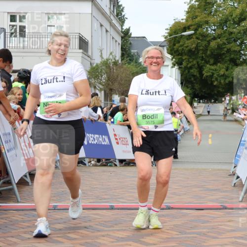 31.08.2025 - 21. Blankeneser Heldenlauf Strokosch-Dieckow http://msf.ph/oto/8661181 31.08.2025 11:27:05 Ziel 3575, 3574 meine-sportfotos.de