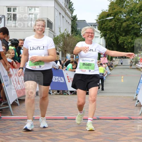 31.08.2025 - 21. Blankeneser Heldenlauf Strokosch-Dieckow http://msf.ph/oto/8661191 31.08.2025 11:27:05 Ziel 3575, 3574 meine-sportfotos.de