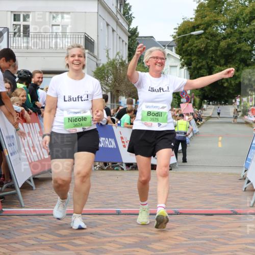 31.08.2025 - 21. Blankeneser Heldenlauf Strokosch-Dieckow http://msf.ph/oto/8661201 31.08.2025 11:27:04 Ziel 3575, 3574 meine-sportfotos.de