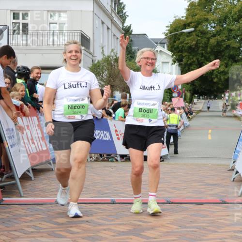 31.08.2025 - 21. Blankeneser Heldenlauf Strokosch-Dieckow http://msf.ph/oto/8661207 31.08.2025 11:27:04 Ziel 3575, 3574 meine-sportfotos.de