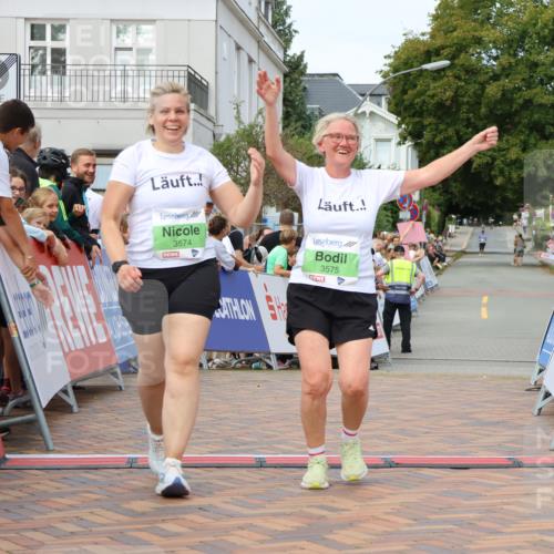 31.08.2025 - 21. Blankeneser Heldenlauf Strokosch-Dieckow http://msf.ph/oto/8661212 31.08.2025 11:27:04 Ziel 3575, 3574 meine-sportfotos.de