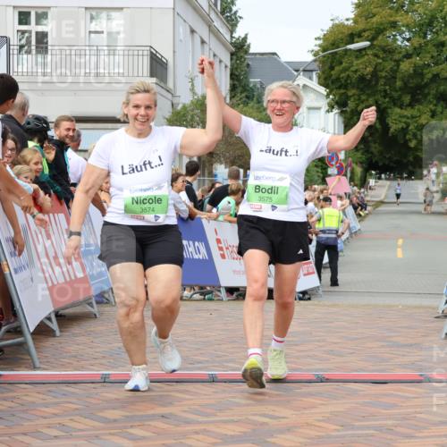 31.08.2025 - 21. Blankeneser Heldenlauf Strokosch-Dieckow http://msf.ph/oto/8661227 31.08.2025 11:27:04 Ziel 3575, 3574 meine-sportfotos.de