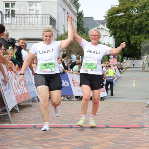 31.08.2025 - 21. Blankeneser Heldenlauf Strokosch-Dieckow http://msf.ph/oto/8661232 31.08.2025 11:27:04 Ziel 3575, 3574 meine-sportfotos.de