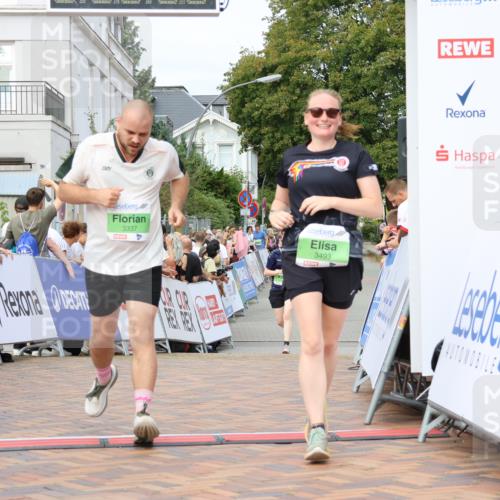 31.08.2025 - 21. Blankeneser Heldenlauf Strokosch-Dieckow http://msf.ph/oto/8661334 31.08.2025 11:23:55 Ziel 3039, 3493, 3337, 3307 meine-sportfotos.de