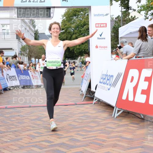 31.08.2025 - 21. Blankeneser Heldenlauf Strokosch-Dieckow http://msf.ph/oto/8661463 31.08.2025 11:23:52 Ziel 3039, 3493, 3337, 3307 meine-sportfotos.de
