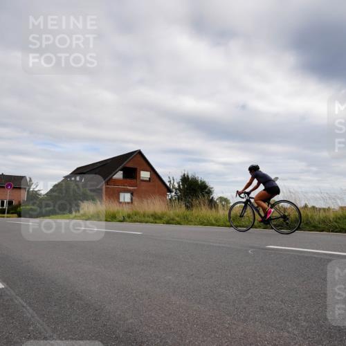 31.08.2025 - Elbe Triathlon Hamburg Michael Burmester http://msf.ph/oto/8661489 31.08.2025 16:09:36 Radfahren  meine-sportfotos.de