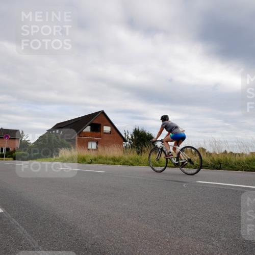 31.08.2025 - Elbe Triathlon Hamburg Michael Burmester http://msf.ph/oto/8661509 31.08.2025 16:10:23 Radfahren  meine-sportfotos.de
