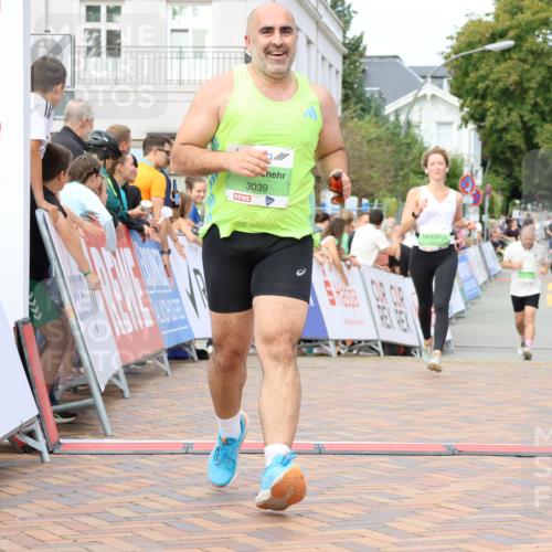31.08.2025 - 21. Blankeneser Heldenlauf Strokosch-Dieckow http://msf.ph/oto/8661523 31.08.2025 11:23:49 Ziel 3039, 3307 meine-sportfotos.de