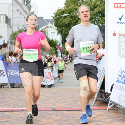 31.08.2025 - 21. Blankeneser Heldenlauf Strokosch-Dieckow http://msf.ph/oto/8661614 31.08.2025 11:23:38 Ziel 3186, 3187 meine-sportfotos.de