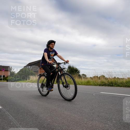 31.08.2025 - Elbe Triathlon Hamburg Michael Burmester http://msf.ph/oto/8661620 31.08.2025 16:13:30 Radfahren  meine-sportfotos.de