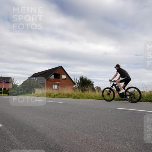 31.08.2025 - Elbe Triathlon Hamburg Michael Burmester http://msf.ph/oto/8661644 31.08.2025 16:14:15 Radfahren  meine-sportfotos.de