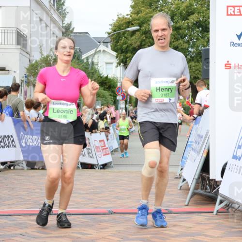 31.08.2025 - 21. Blankeneser Heldenlauf Strokosch-Dieckow http://msf.ph/oto/8661650 31.08.2025 11:23:38 Ziel 3186, 3187 meine-sportfotos.de