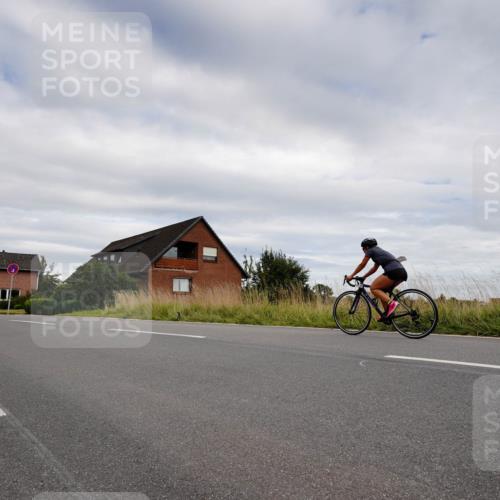 31.08.2025 - Elbe Triathlon Hamburg Michael Burmester http://msf.ph/oto/8661668 31.08.2025 16:15:20 Radfahren  meine-sportfotos.de
