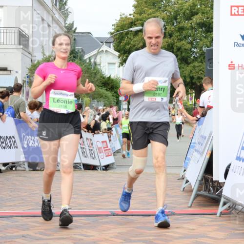 31.08.2025 - 21. Blankeneser Heldenlauf Strokosch-Dieckow http://msf.ph/oto/8661678 31.08.2025 11:23:38 Ziel 3186, 3187 meine-sportfotos.de