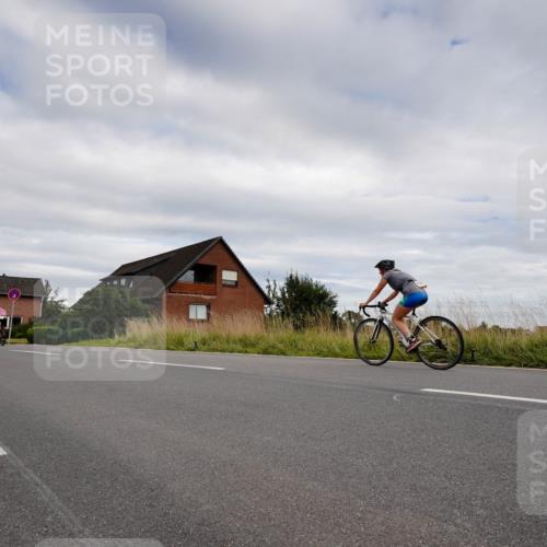 31.08.2025 - Elbe Triathlon Hamburg Michael Burmester http://msf.ph/oto/8661681 31.08.2025 16:15:32 Radfahren  meine-sportfotos.de