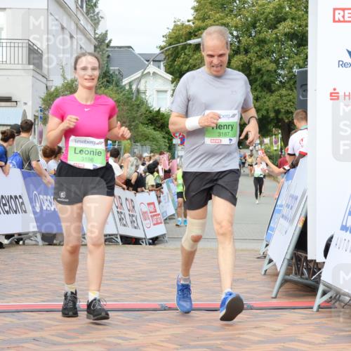 31.08.2025 - 21. Blankeneser Heldenlauf Strokosch-Dieckow http://msf.ph/oto/8661686 31.08.2025 11:23:38 Ziel 3186, 3187 meine-sportfotos.de