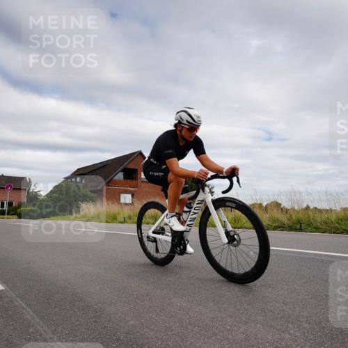31.08.2025 - Elbe Triathlon Hamburg Michael Burmester http://msf.ph/oto/8661773 31.08.2025 16:19:21 Radfahren  meine-sportfotos.de