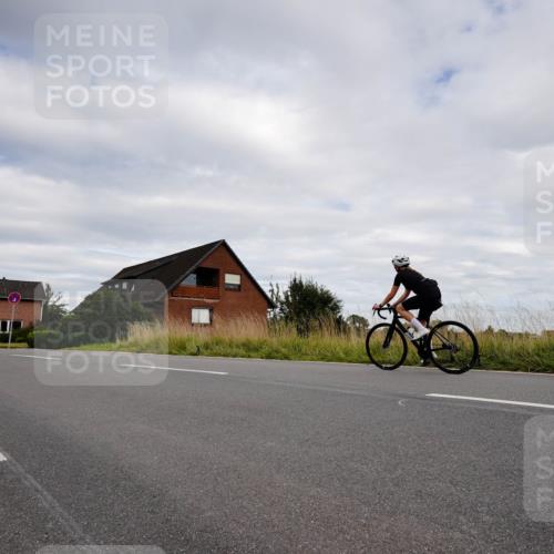31.08.2025 - Elbe Triathlon Hamburg Michael Burmester http://msf.ph/oto/8661863 31.08.2025 16:23:40 Radfahren  meine-sportfotos.de