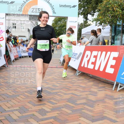 31.08.2025 - 21. Blankeneser Heldenlauf Strokosch-Dieckow http://msf.ph/oto/8661912 31.08.2025 11:23:10 Ziel 3050, 3213, 3114 meine-sportfotos.de