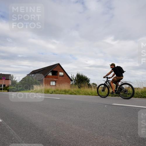 31.08.2025 - Elbe Triathlon Hamburg Michael Burmester http://msf.ph/oto/8661916 31.08.2025 16:28:30 Radfahren  meine-sportfotos.de