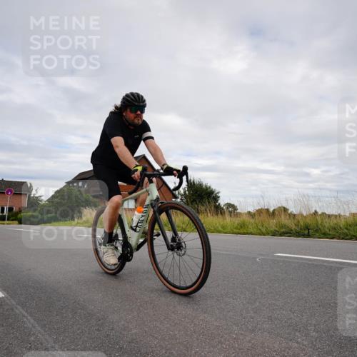 31.08.2025 - Elbe Triathlon Hamburg Michael Burmester http://msf.ph/oto/8662003 31.08.2025 16:37:28 Radfahren  meine-sportfotos.de