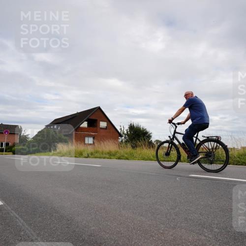 31.08.2025 - Elbe Triathlon Hamburg Michael Burmester http://msf.ph/oto/8662008 31.08.2025 16:37:49 Radfahren  meine-sportfotos.de