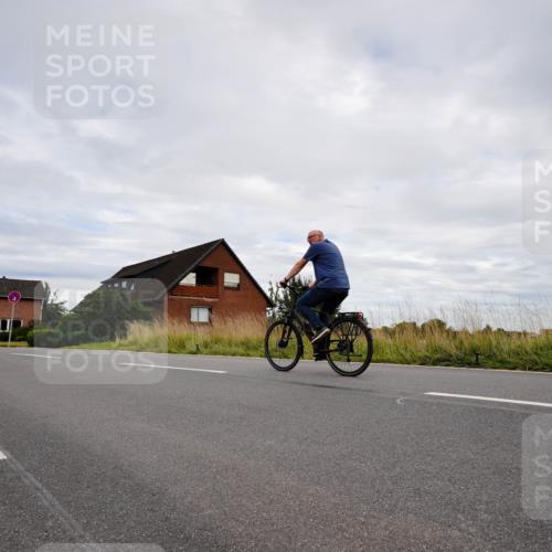 31.08.2025 - Elbe Triathlon Hamburg Michael Burmester http://msf.ph/oto/8662013 31.08.2025 16:37:50 Radfahren  meine-sportfotos.de