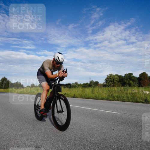 31.08.2025 - Elbe Triathlon Hamburg Michael Burmester http://msf.ph/oto/8662020 31.08.2025 09:13:42 Radfahren 190, 197, 322, 467 meine-sportfotos.de